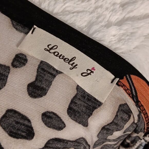 Lovely J Animal Print Floral Ruffle Sleeve Blouse - Picture 5 of 6